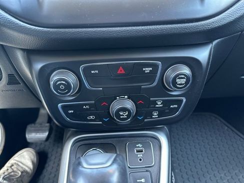 Used 2018 Jeep Compass Latitude w/ Popular Equipment Group AWD/4WD image 31