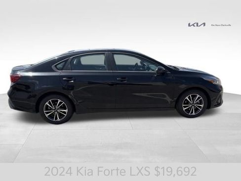 Used 2024 Kia Forte LXS FWD image 9