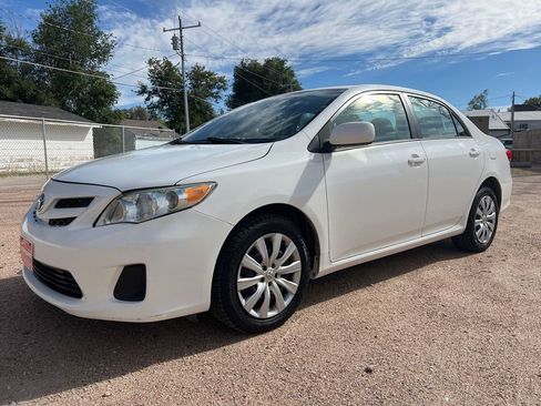 Used 2012 Toyota Corolla LE FWD image 3