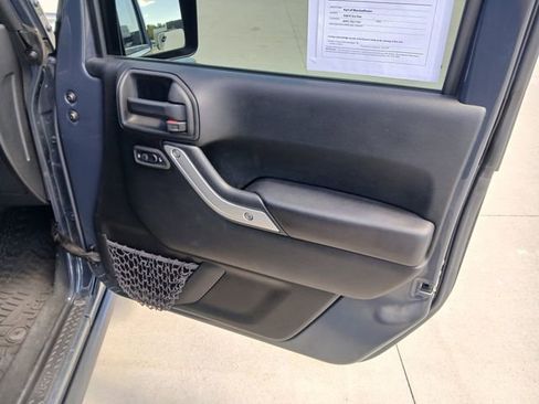 Used 2018 Jeep Wrangler Rubicon w/ Power Convenience Group AWD/4WD image 24