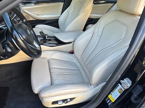 Used 2019 BMW 530i xDrive w/ Convenience Package image 19
