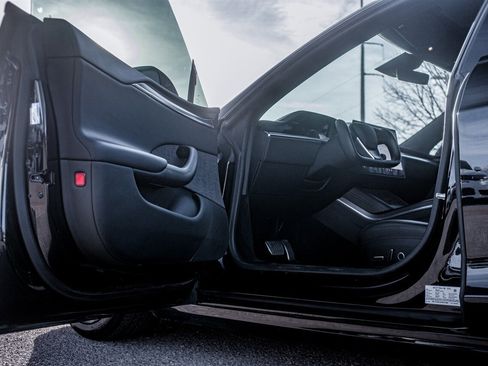 Used 2022 Tesla Model S Plaid image 15