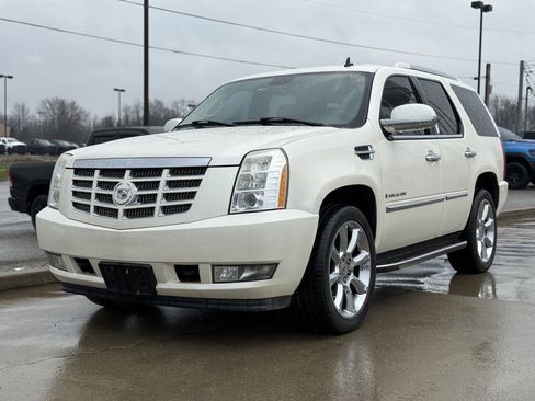 Used 2008 Cadillac Escalade AWD image 2