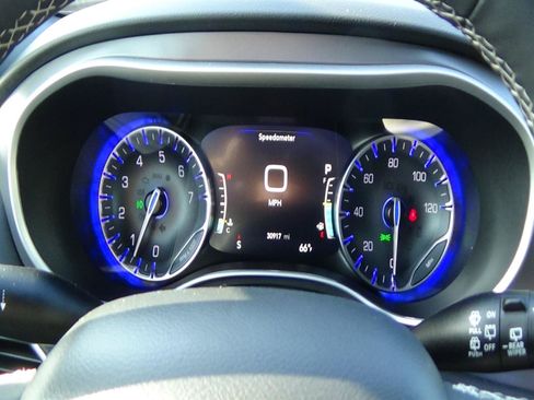 Certified 2025 Chrysler Pacifica Select FWD image 25