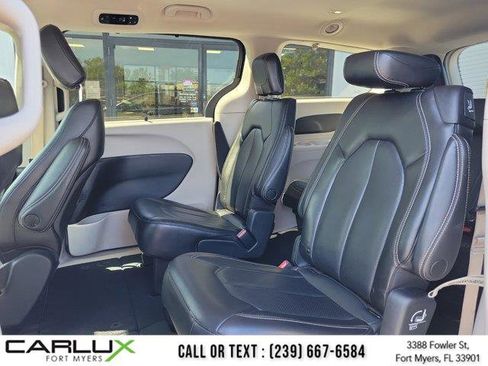 Used 2023 Chrysler Pacifica Touring-L FWD image 14