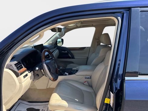 Used 2019 Lexus LX 570 4WD w/ Luxury Package image 19