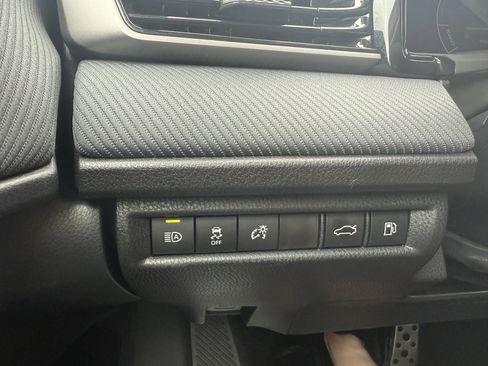 Certified 2025 Toyota Camry SE w/ Convenience Package image 17