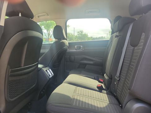 Used 2021 Kia Sorento LX FWD image 18