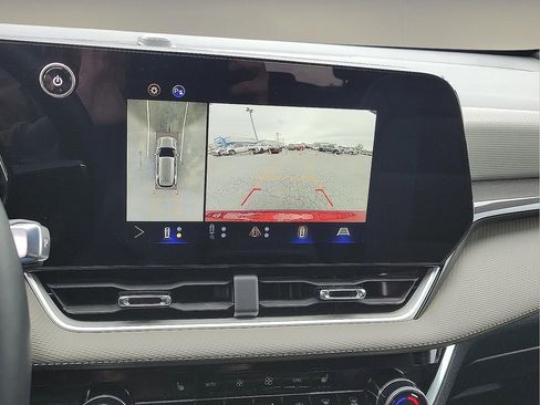 Used 2025 Chevrolet Equinox LT w/ Convenience Package II image 16