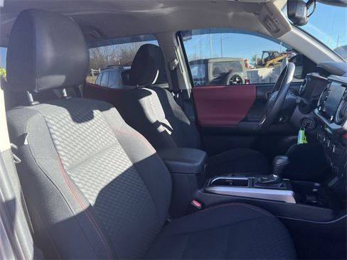 Used 2022 Toyota Tacoma TRD Sport image 23