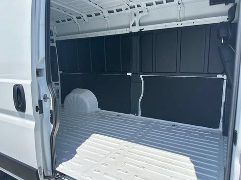 Used 2026 RAM ProMaster 2500 w/ Convenience Group FWD image 23
