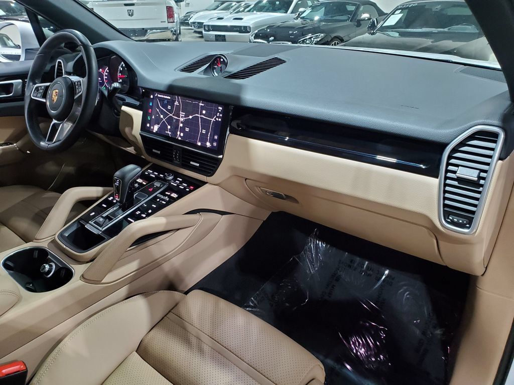 Used 2022 Porsche Cayenne AWD/4WD image 15