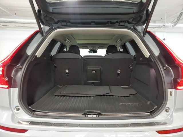 Used 2025 Volvo XC60 B5 Plus w/ Protection Package Premier AWD/4WD image 25