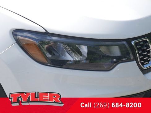 Certified 2025 Jeep Compass Limited AWD/4WD image 10