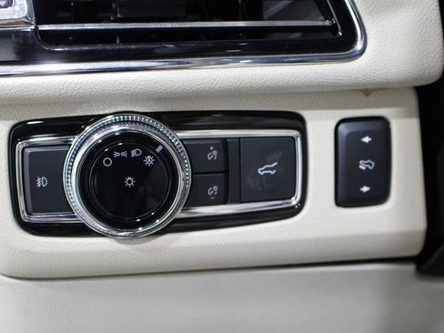 Used 2019 Lincoln Navigator Reserve image 8