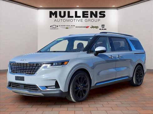 Used 2022 Kia Carnival SX Prestige image 1