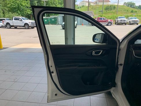 Used 2023 Jeep Compass High Altitude AWD/4WD image 12