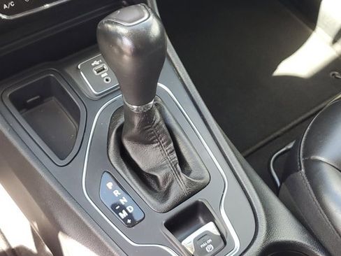 Certified 2019 Jeep Cherokee Latitude Plus image 27