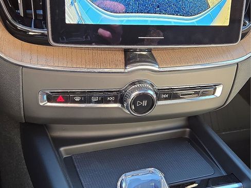 New 2026 Volvo XC60 B5 Plus w/ Protection Package Premier image 27