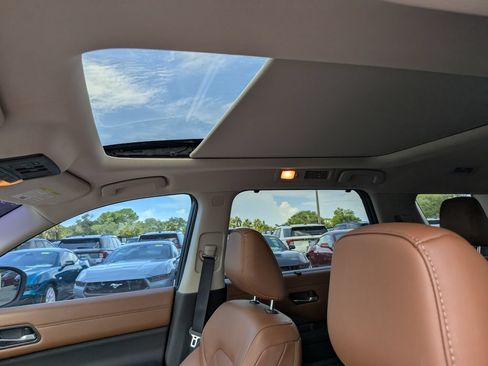 Used 2024 Nissan Pathfinder Platinum w/ Black Appearance Package FWD image 21