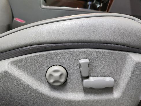 Used 2010 Cadillac STS image 17