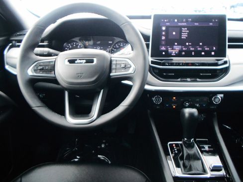 Certified 2024 Jeep Compass Limited image 4