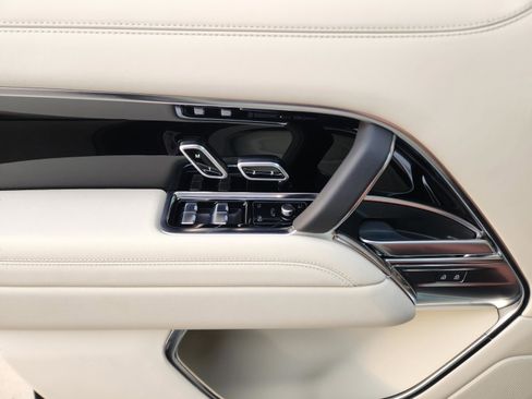 New 2026 Land Rover Range Rover Long Wheelbase SE image 22