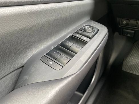 Used 2024 Toyota Prius LE FWD image 26