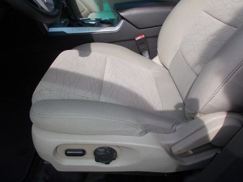 Used 2015 Ford Explorer FWD image 12