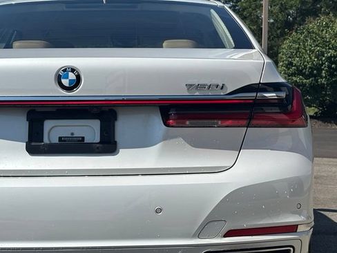 Used 2021 BMW 750i xDrive w/ Autobahn Package AWD/4WD image 5