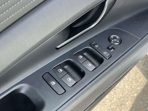 Certified 2025 Hyundai Elantra Sport image 13