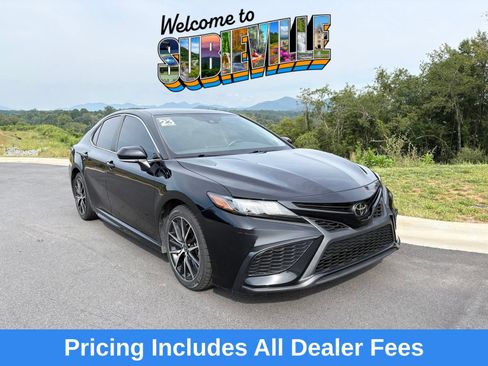 Used 2023 Toyota Camry SE FWD image 1