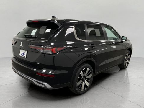 New 2026 Mitsubishi Outlander SE AWD/4WD image 3