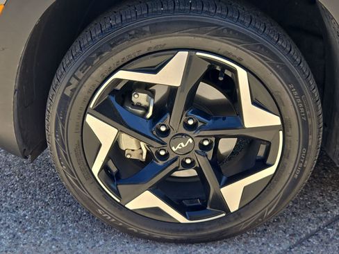 Used 2025 Kia Seltos S FWD image 14