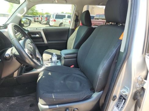 Used 2018 Toyota 4Runner SR5 AWD/4WD image 12