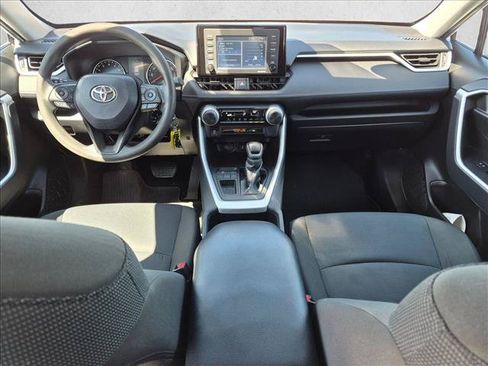 Used 2022 Toyota RAV4 LE FWD image 16