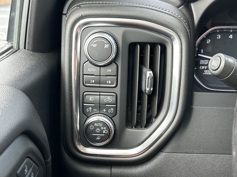 Used 2019 GMC Sierra 1500 SLT w/ SLT Premium Plus Package AWD/4WD image 27
