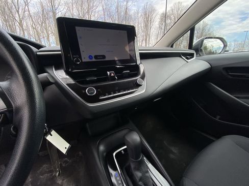 Used 2025 Toyota Corolla LE image 19