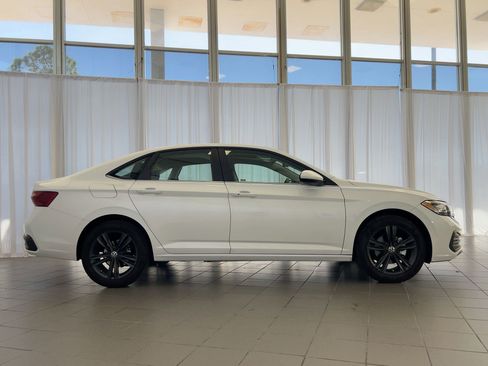 Certified 2024 Volkswagen Jetta SE image 8