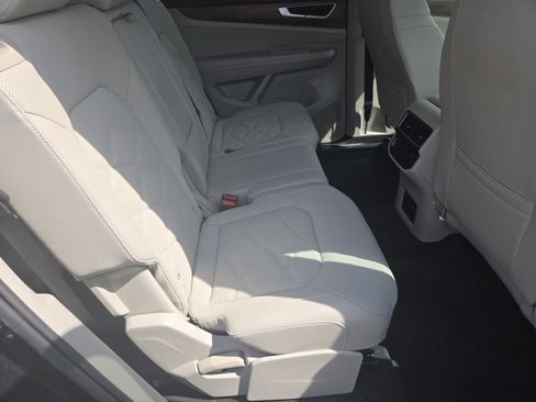 Used 2025 Volkswagen Atlas SE image 22