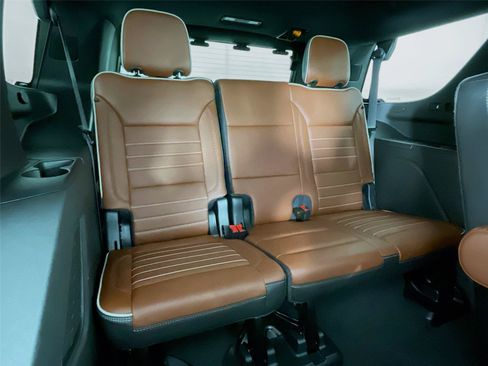 Used 2024 GMC Yukon Denali Ultimate AWD/4WD image 32