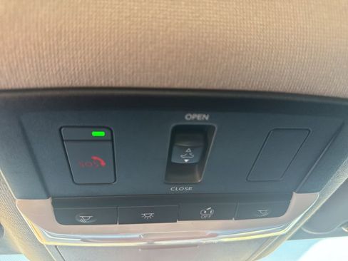 Certified 2025 Nissan Sentra SR w/ SR Premium Package image 27