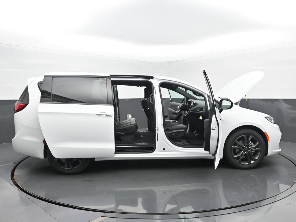 New 2026 Chrysler Pacifica Select FWD image 57