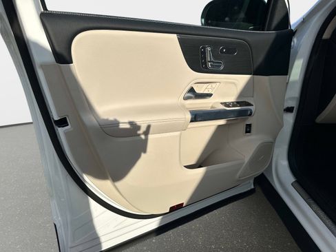 New 2026 Mercedes-Benz GLB 250 250 4MATIC SUV image 17