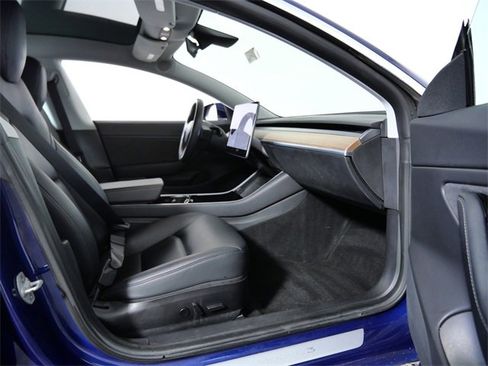Used 2018 Tesla Model 3 Long Range image 11