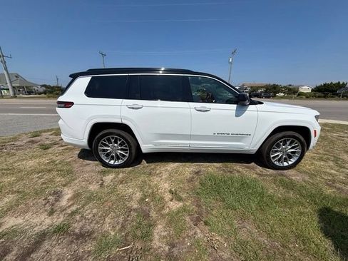 Used 2024 Jeep Grand Cherokee L Summit w/ Luxury Tech Group V AWD/4WD image 8