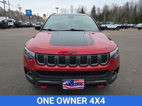 Used 2025 Jeep Compass Trailhawk image 3