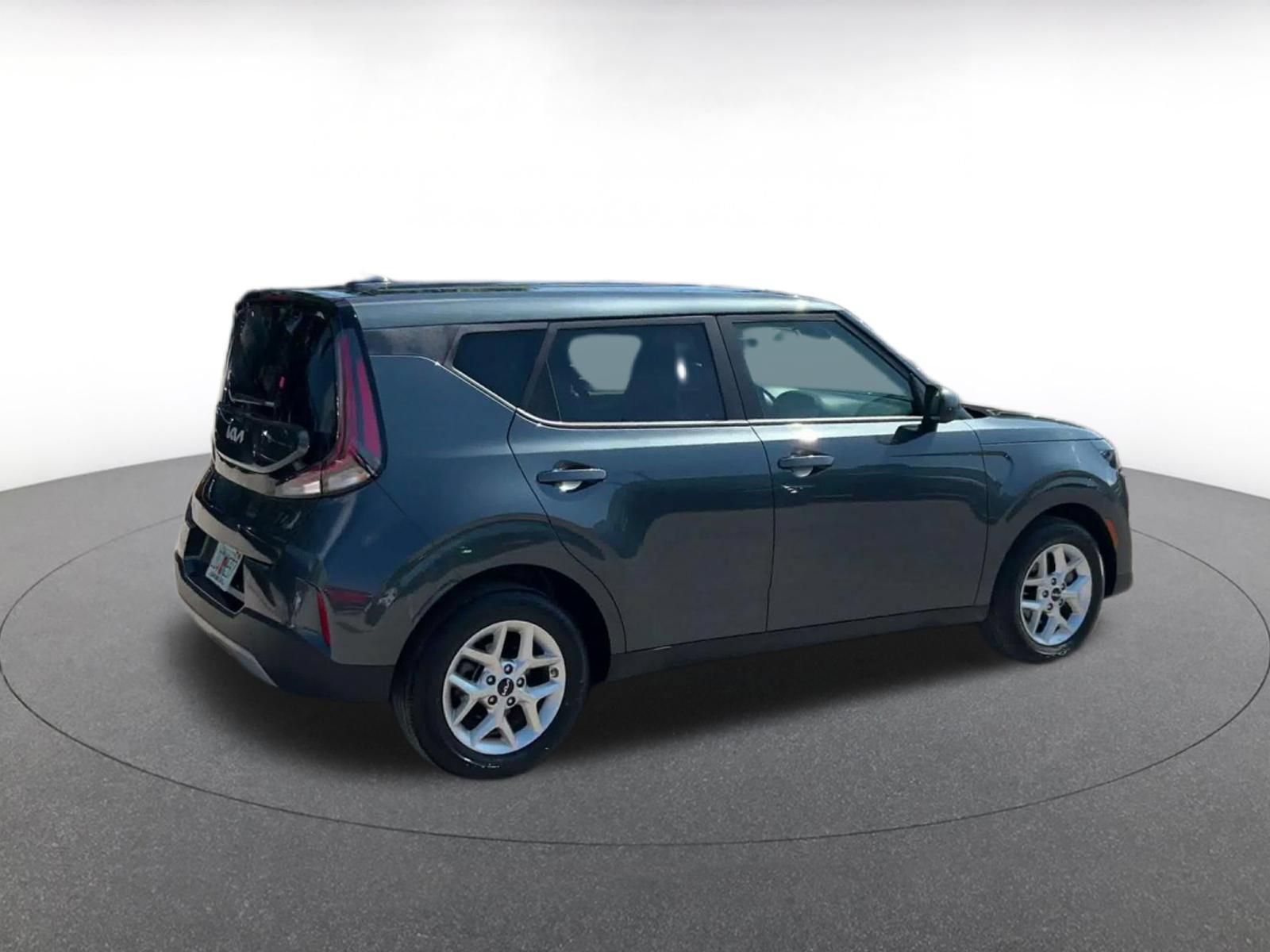Used 2025 Kia Soul LX w/ LX Technology Package FWD image 14