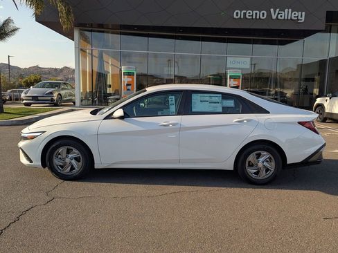 New 2025 Hyundai Elantra SE image 3