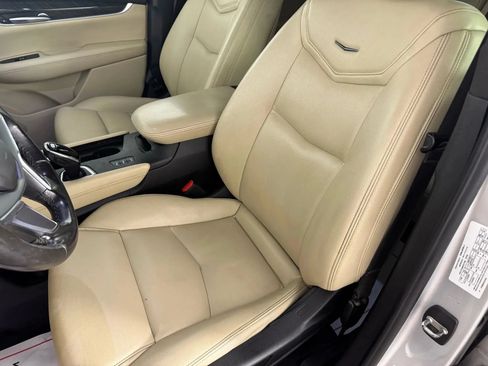 Used 2018 Cadillac XT5 AWD image 32